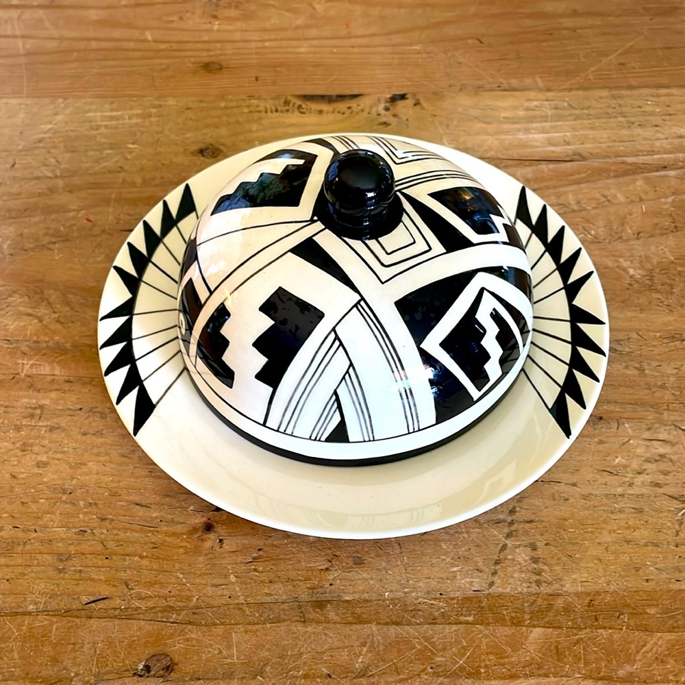 Mimbres Black / White Pottery Butter Dish